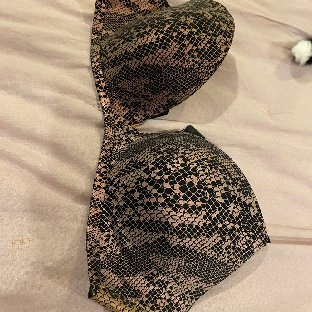 Padded no wire Victoria’s Secret bra 34C